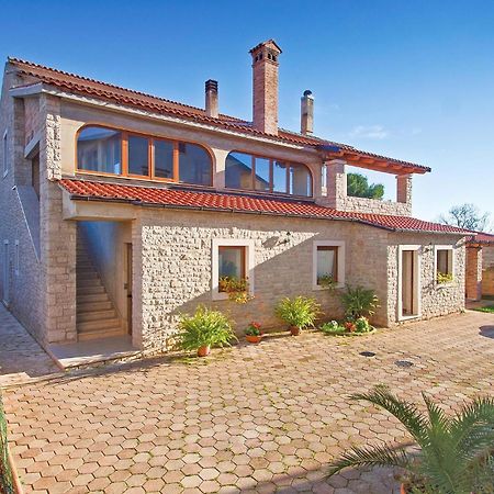 Lovely Home In Sisan With Outdoor Swimming Pool Esterno foto