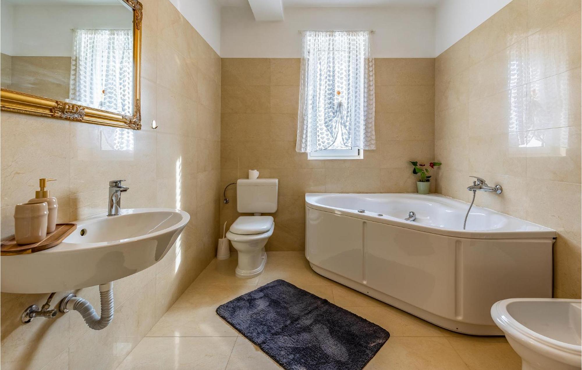 Lovely Home In Sisan With Outdoor Swimming Pool Esterno foto