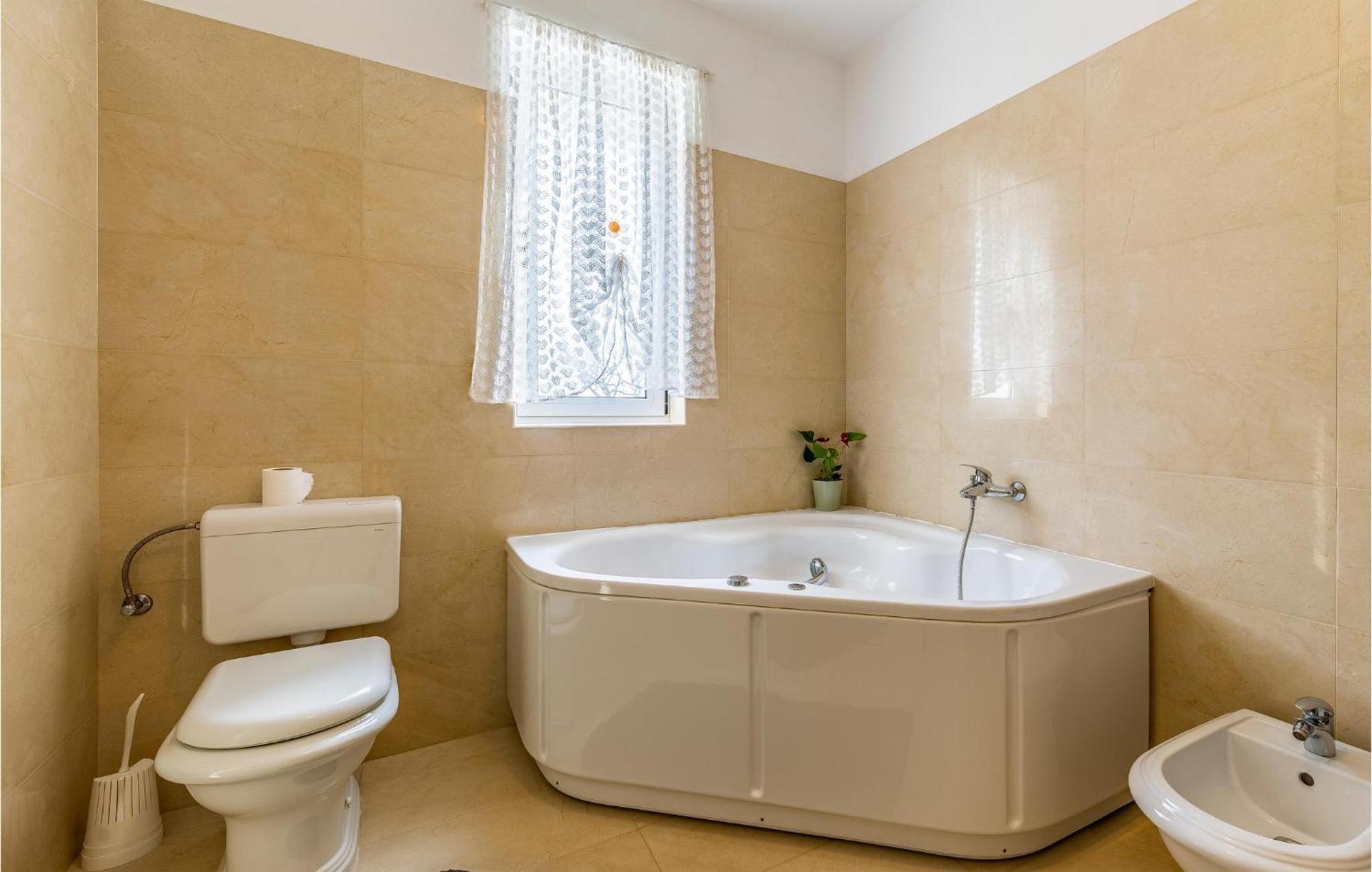 Lovely Home In Sisan With Outdoor Swimming Pool Esterno foto