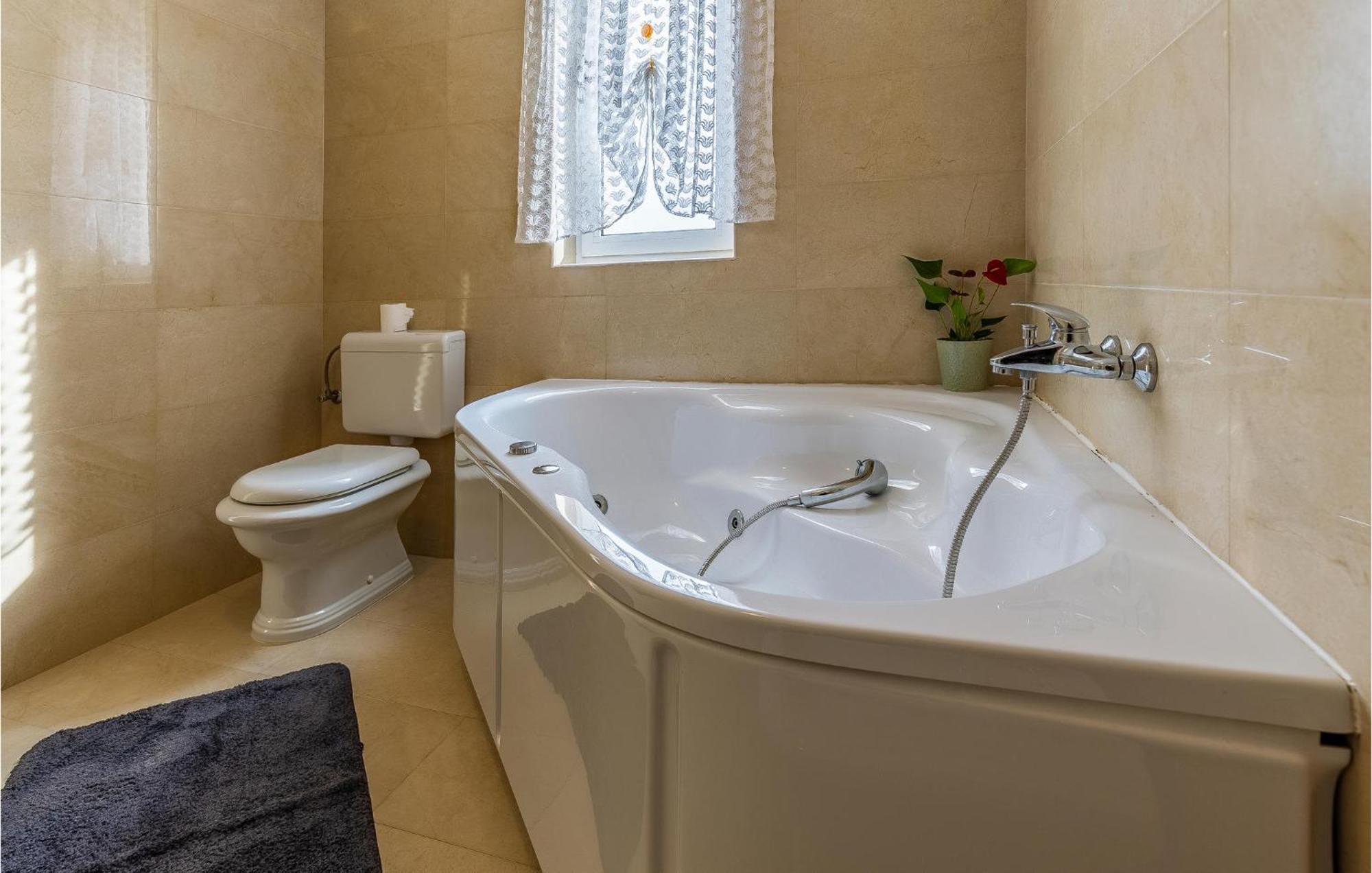 Lovely Home In Sisan With Outdoor Swimming Pool Esterno foto
